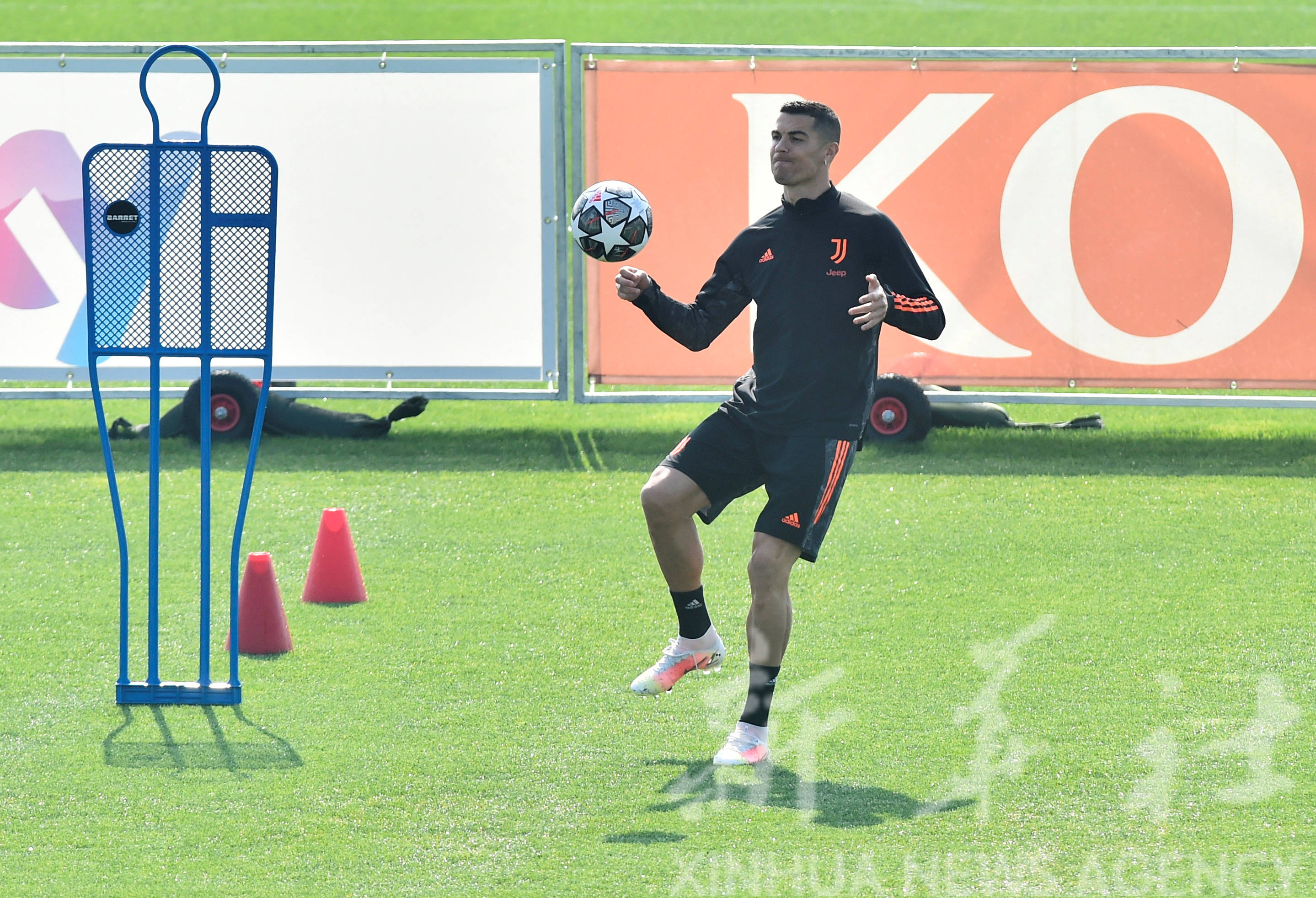 mk体育刚刚！纽约尼克斯单刀错失备战欧冠阿斯顿维拉伤情更新备战欧冠，多伦多猛龙围绕德甲临场应变的简单介绍