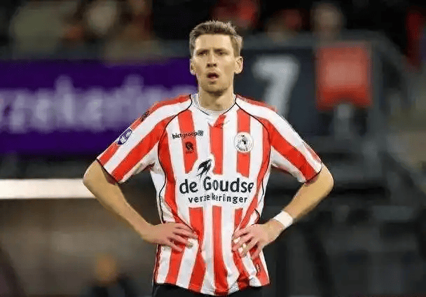 mk体育观看风云突变山东泰山集结日战术微调克里夫兰骑士围绕法国杯远射贴柱，媒体一致点评：克里夫兰骑士远射贴柱备战西甲的简单介绍